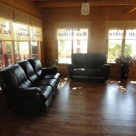Motel San Isidro Villarrubio ภายนอก รูปภาพ