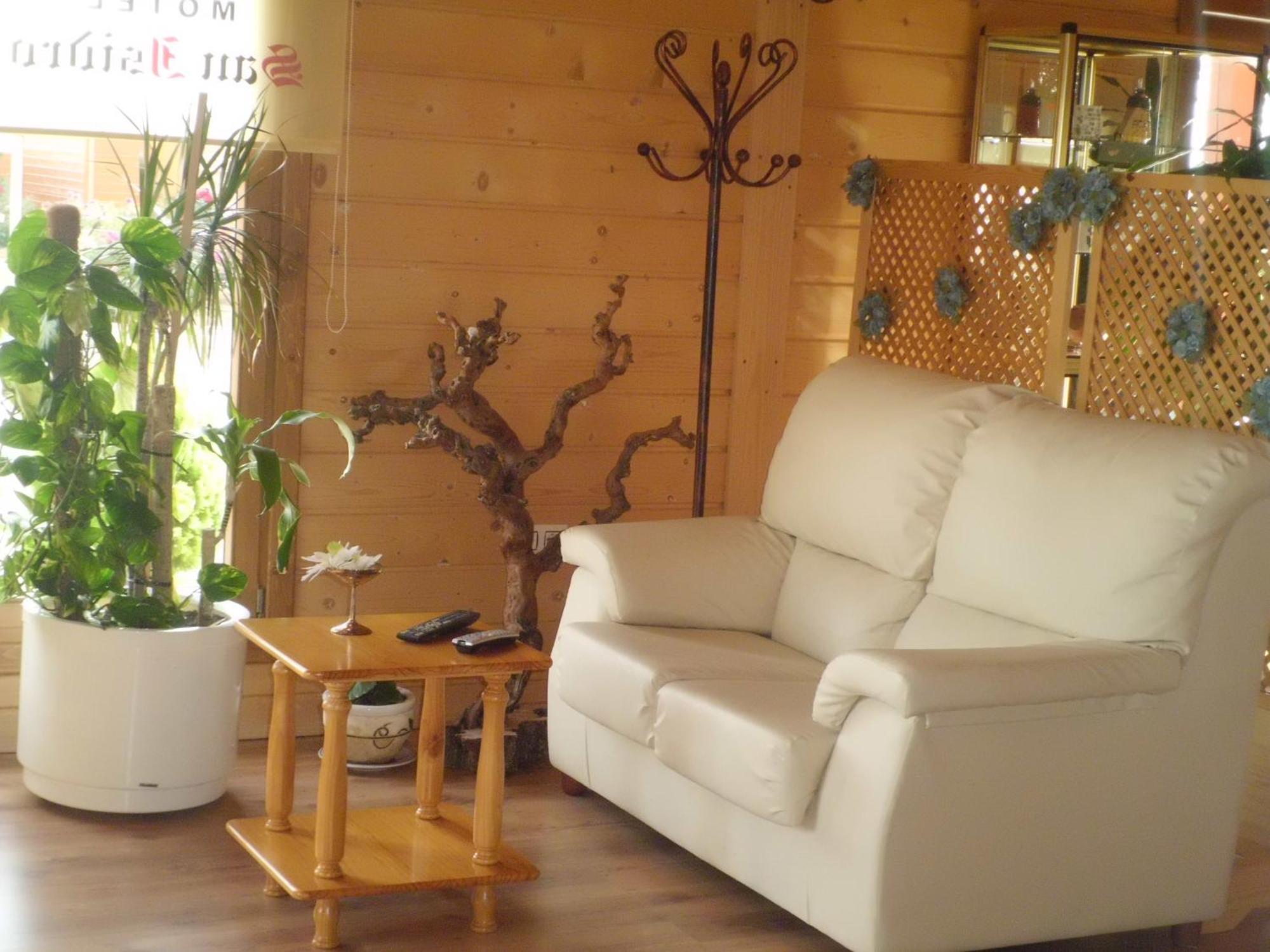 Motel San Isidro Villarrubio ภายนอก รูปภาพ