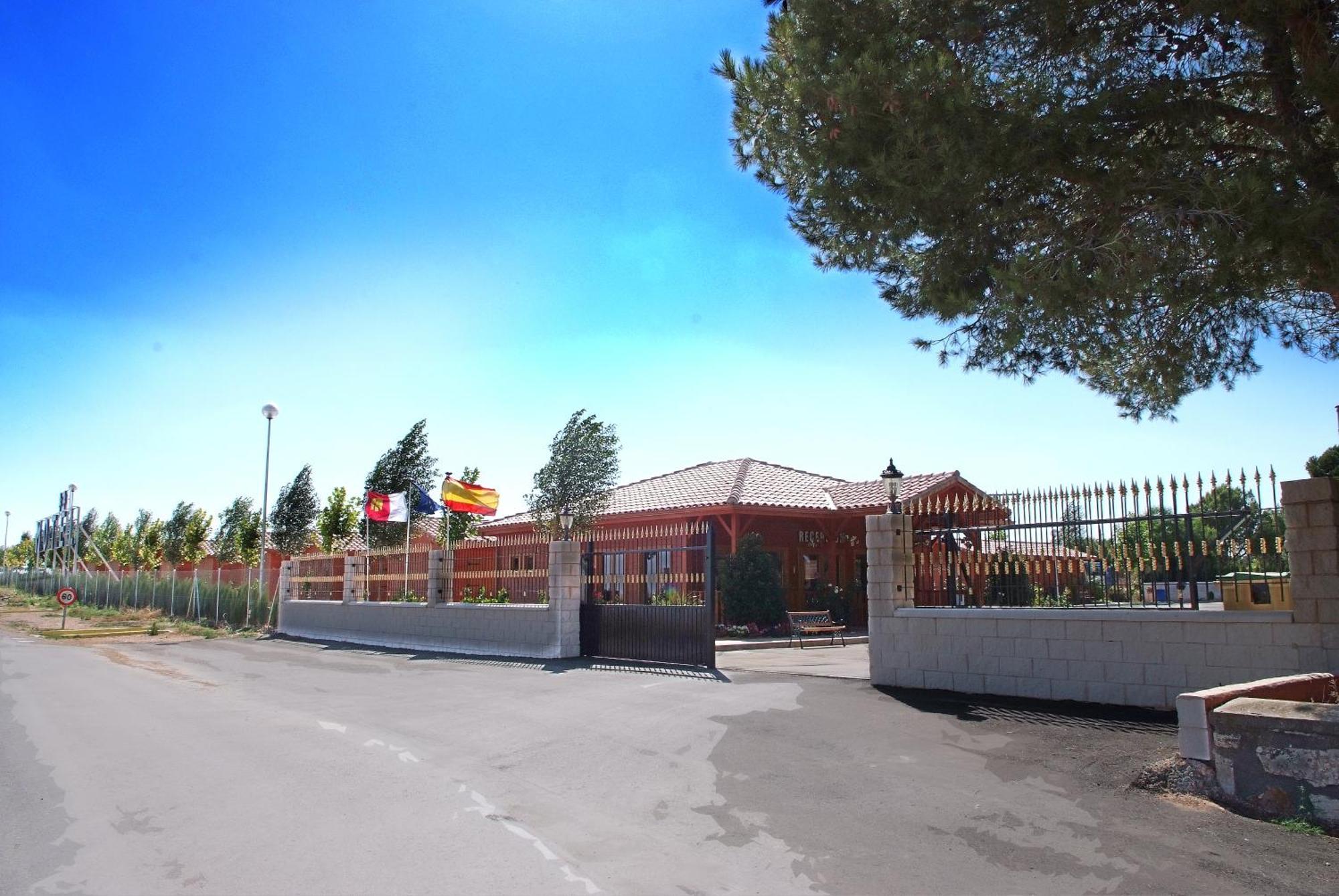Motel San Isidro Villarrubio ภายนอก รูปภาพ